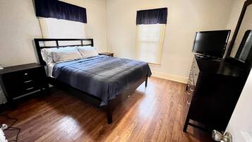 2 soverom, skrivebord, strykejern/-brett og wi-fi (inkludert)