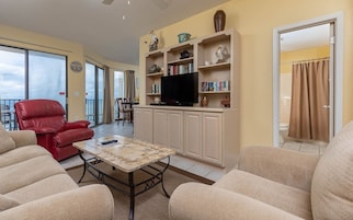 Condo, 1 Bedroom | Living area