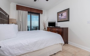 Condo, 2 Bedrooms | 1 bilik tidur, dihias secara berasingan 