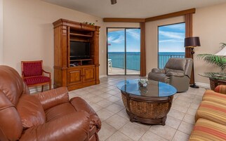 Condo, 3 Bedrooms | Living area