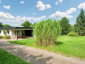 A single-story building with a covered porch and a brick pathway leading to it. - 8 Person Holiday Home in Asnaes (Asnaes)