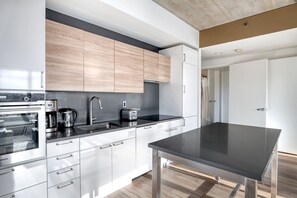 Fridge, microwave, oven, dishwasher - Roomy Fenway 2BR w/ W/D, Roof & Gym, nr Fenway Park, by Blueground (Boston)