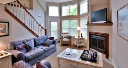 Unit 207 2 Bdrm/ 2 Ba 2 Bedroom Condo by RedAwning