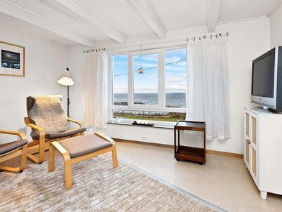 6 Person Holiday Home in Midsund