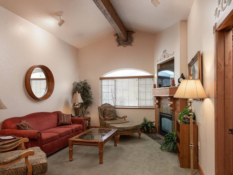 Condo, 2 Bedrooms | Living area