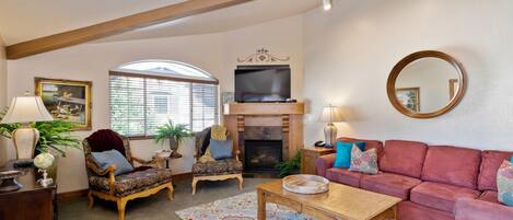 Condo, 3 Bedrooms | Living area