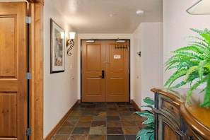 Condo, 3 Bedrooms | Interior
