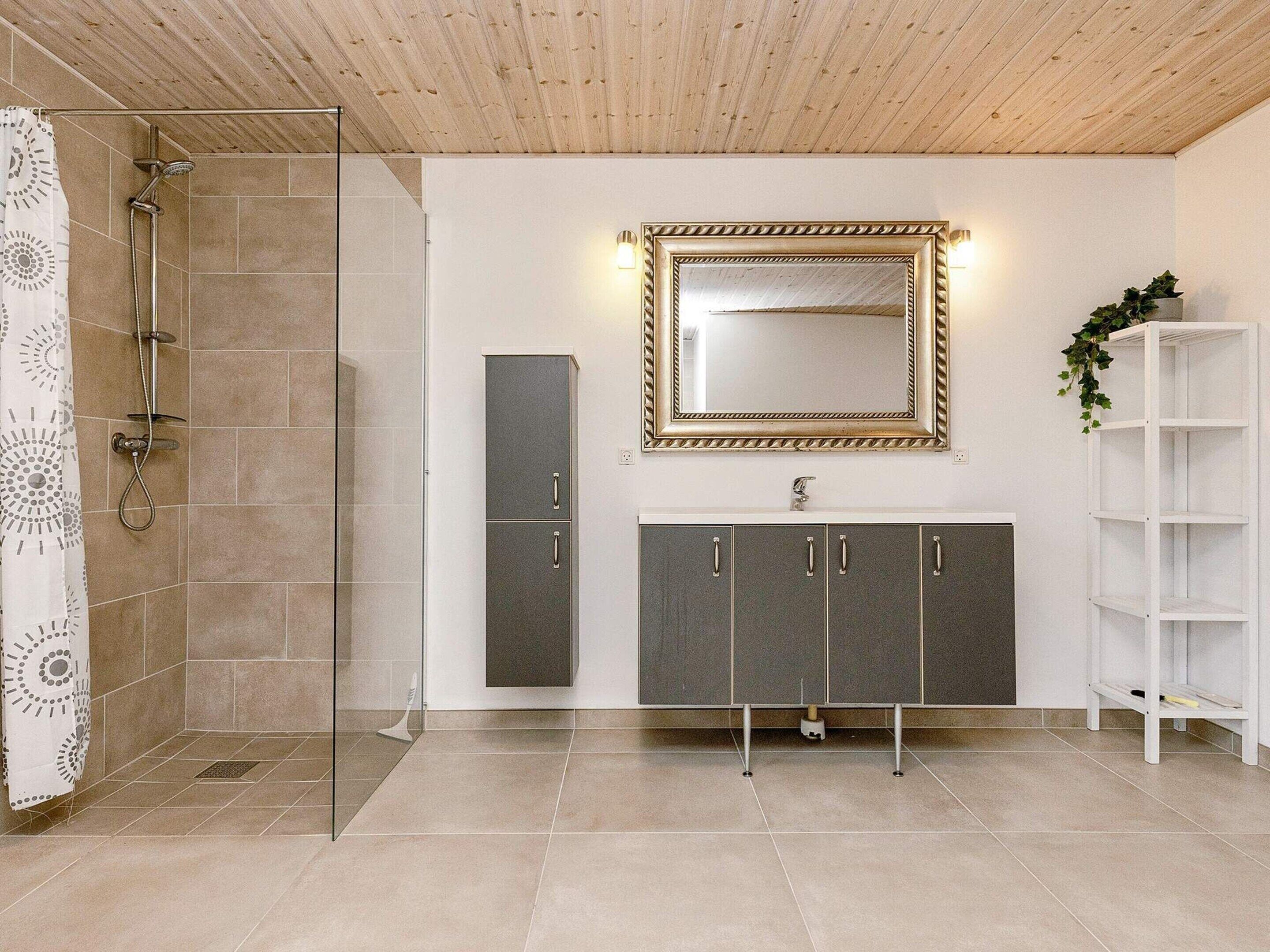 House | Bathroom