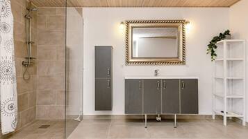 House | Bathroom