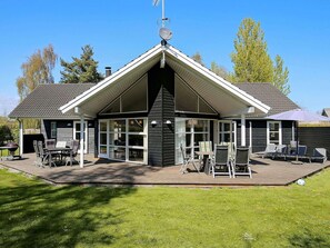 ハウス | 屋外ダイニングエリア