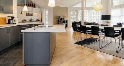 10 Person Holiday Home in Vaeggerlose