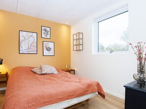 4 bedrooms, individually furnished - 9 Person Holiday Home in Glesborg (Glesborg)