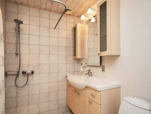 House | Bathroom - 6 Person Holiday Home in Pandrup (Pandrup)