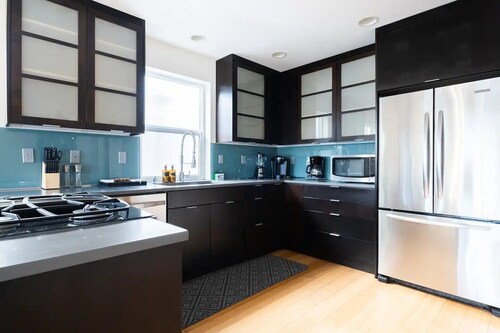 Stroll to Pike/Space Needle from a Cap Hill Loft