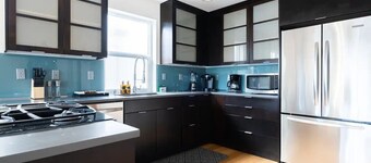 Stroll to Pike/Space Needle from a Cap Hill Loft