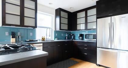 Stroll to Pike/Space Needle from a Cap Hill Loft