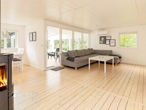 House | Living area - 6 Person Holiday Home in Hals (Hals)