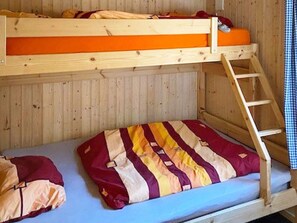 2 bedrooms, individually furnished - 4 Person Holiday Home in Maloy-by Traum (Kinn)