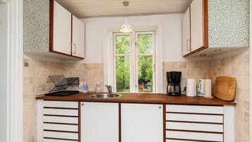 Nhà | Bếp riêng | Máy rửa bát, ghế cao cho trẻ em