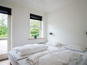 House | 3 bedrooms, individually furnished