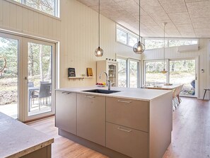 House | Private kitchen - Spacious Retreat Near Beach - By Traum Ferienwohnungen (Nexø)