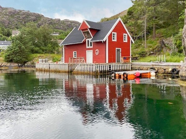 House | Exterior - 6 Person Holiday Home in Hardbakke (Solund)