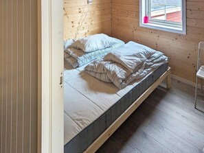House | 3 bedrooms, individually furnished - 6 Person Holiday Home in Hardbakke (Solund)