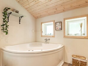Spa treatment - 6 Person Holiday Home in Albaek (Aalbaek)