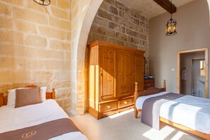 3 chambres, accès au Wi-Fi (inclus), literie fournie
