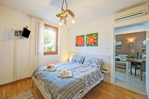 1 bedroom, Internet, bed sheets, wheelchair access