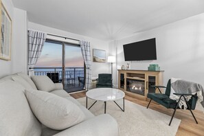 TV, fireplace