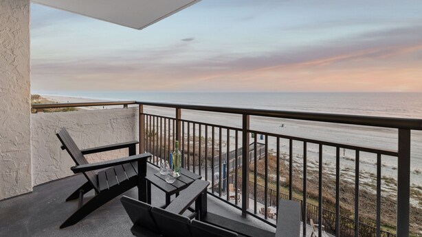A balcony with a view of the beach and ocean. - Romantic Oceanfront Condo w/ Beach Access, King Bed, Onsite Bar & Restaurant! (Myrtle Beach)