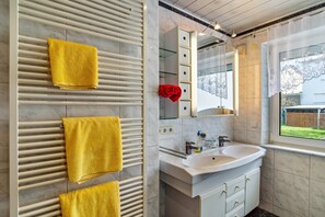 Shower, hair dryer, towels