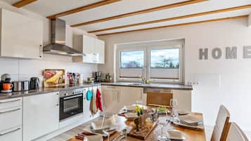 Refrigerador, horno, placa de cocina, lavavajillas