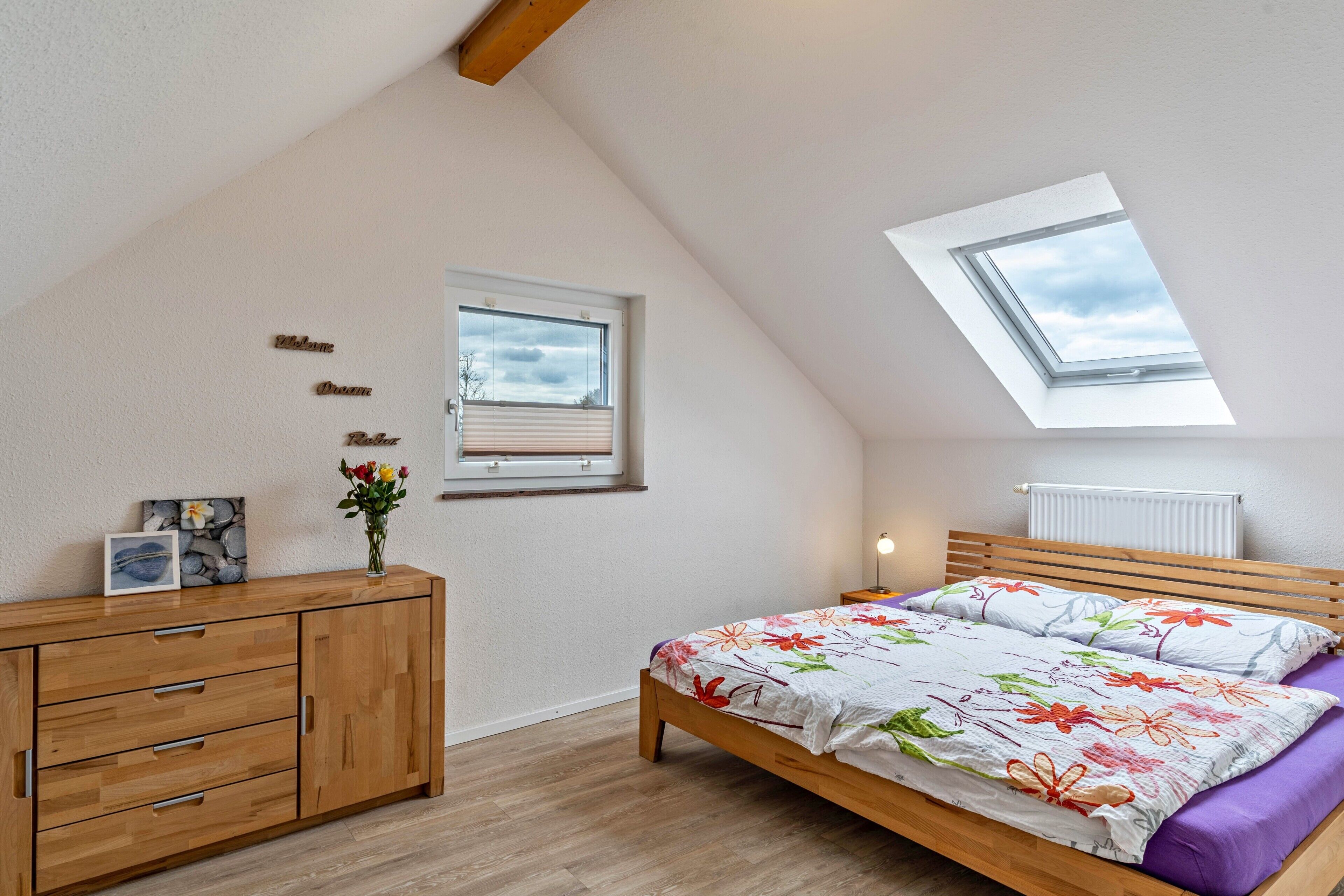 2 多间卧室、免费 WiFi、床单