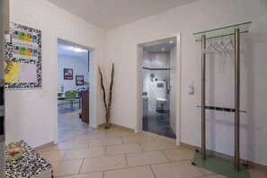 Bruser, hårtørrer, håndklæder