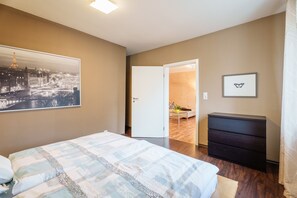 2 chambres, fer et planche à repasser, Wi-Fi gratuit, draps fournis