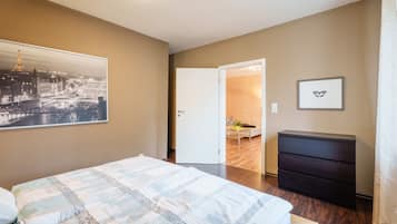 2 bedrooms, iron/ironing board, free WiFi, bed sheets