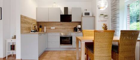 Refrigerador, microondas, horno, placa de cocina