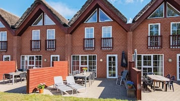 House | Outdoor dining