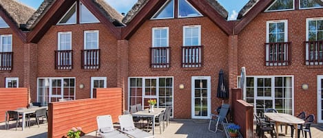 House | Outdoor dining