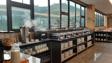 Free daily buffet breakfast