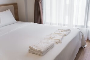 1 bedroom, bed sheets