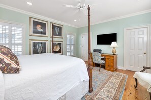 4 habitaciones, escritorio, tabla de planchar con plancha y wifi