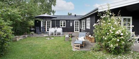 House | Outdoor dining