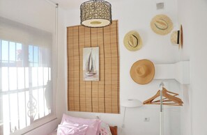 1 bedroom, internet, bed sheets