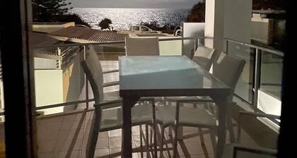 LUXURY APARTMENT OVERLOOKING OCEAN, POOL, GYM, BBQ