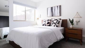 4 bedrooms, desk, travel cot, free WiFi