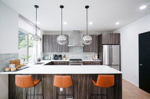 冰箱、微波炉、烤箱、炉灶