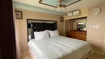 Comfort Quadruple Room, 1 King Bed, Non Smoking, Ocean View | Iron/ironing board, free WiFi, bed sheets